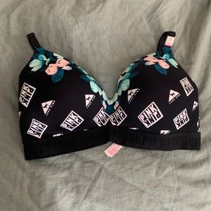 PINK Wear Everywhere Wireless Lightly Lined Bra